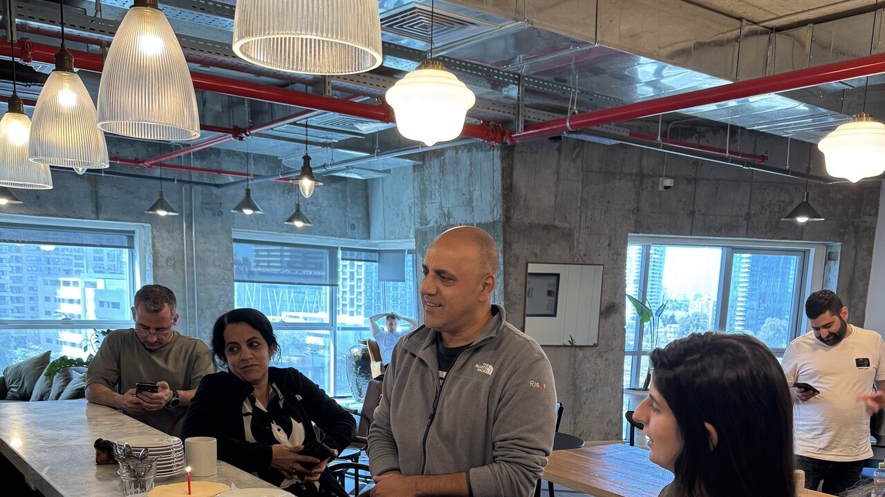 Riset team gathering at the kitchen bar